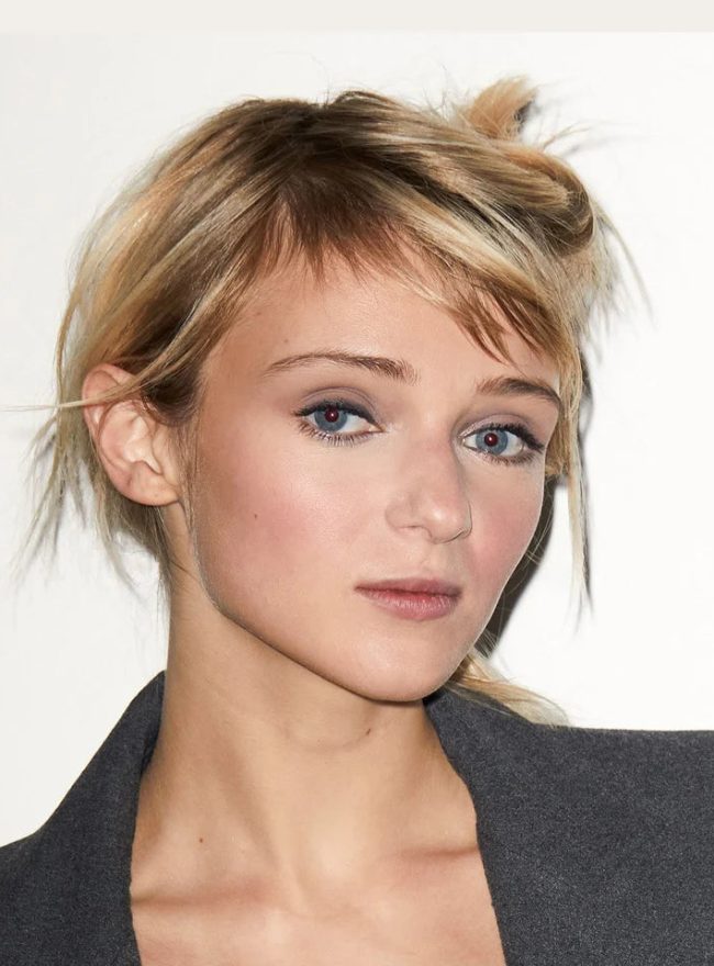 JonesRoad_Eyeshadow_SmokeyGrey_04_Olesia_GTL_x1000